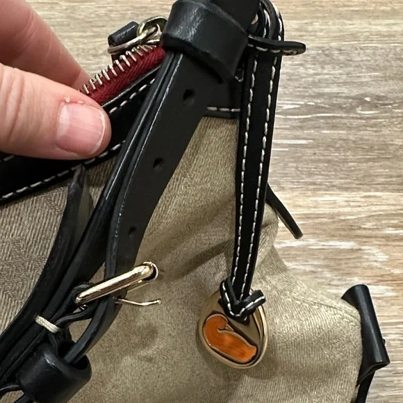 Dooney & Bourke Beige and Black Shoulder Bag - Picture 8 of 16